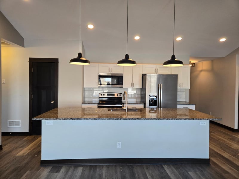 370 Horizon Dr, Le Center, MN 56057