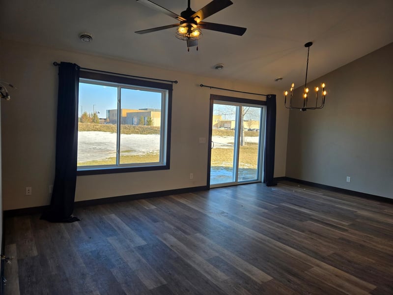 370 Horizon Dr, Le Center, MN 56057