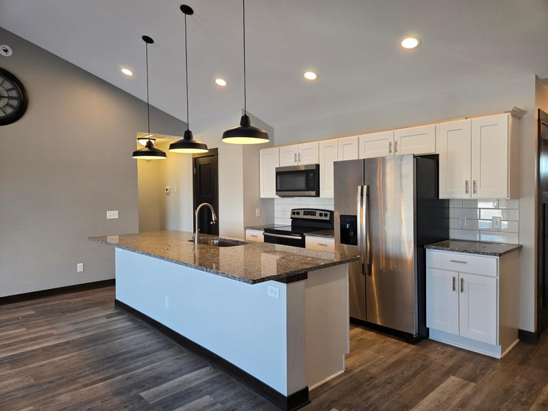 370 Horizon Dr, Le Center, MN 56057