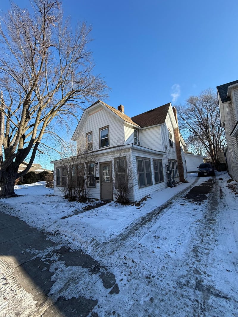 681 Old Highway 8 NW, New Brighton, MN 55112