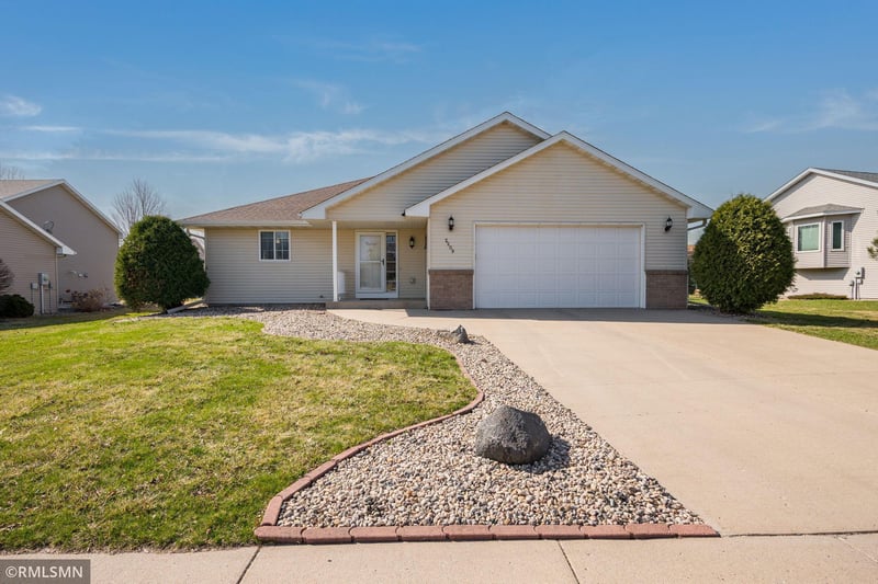 2209 Aspen Ln, North Mankato, MN 56003