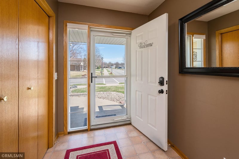 2209 Aspen Ln, North Mankato, MN 56003
