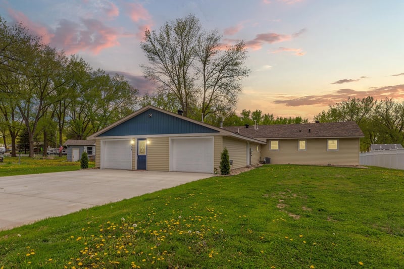 918 Marian St, Waterville, MN 56096
