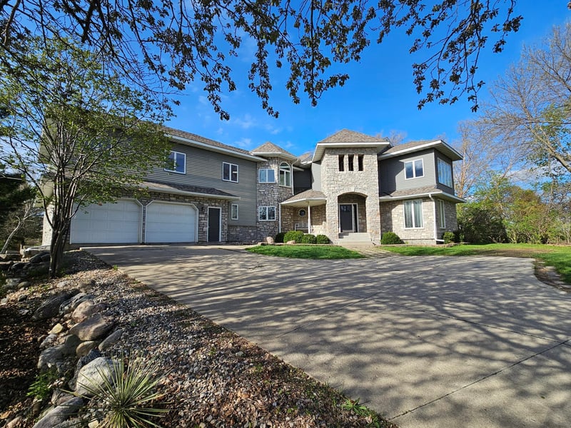 1209 Lewis Ave SW, Hutchinson, MN 55350