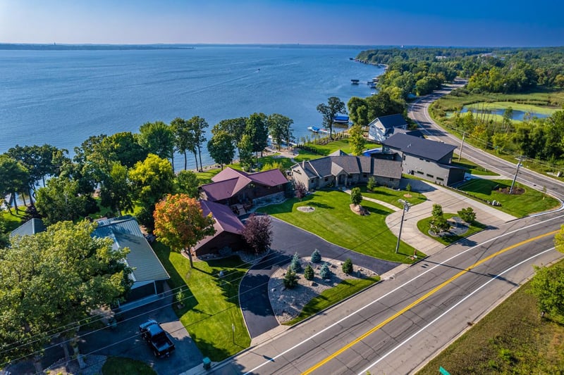 1380 S Shore Dr, Detroit Lakes, MN 56501