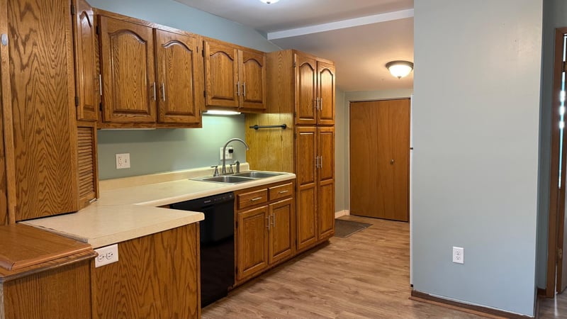 149 E 5th St, Saint Charles, MN 55972