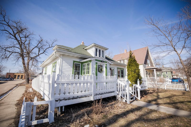 107 E 5th St, Morris, MN 56267