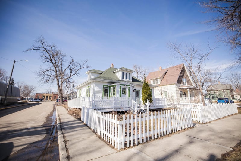 107 E 5th St, Morris, MN 56267