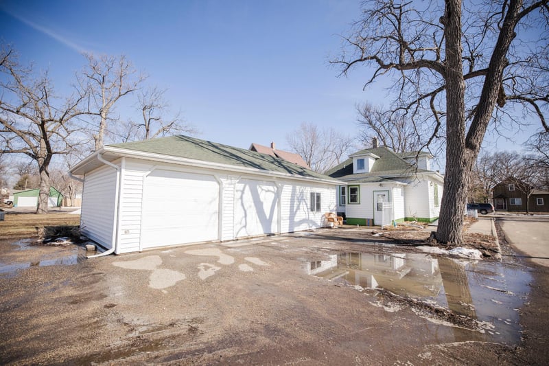 107 E 5th St, Morris, MN 56267