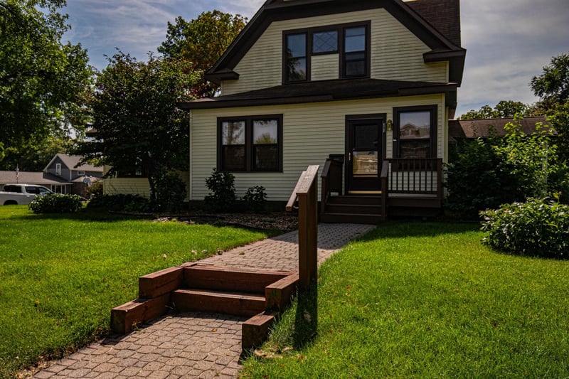 301 E Depue Ave, Olivia, MN 56277