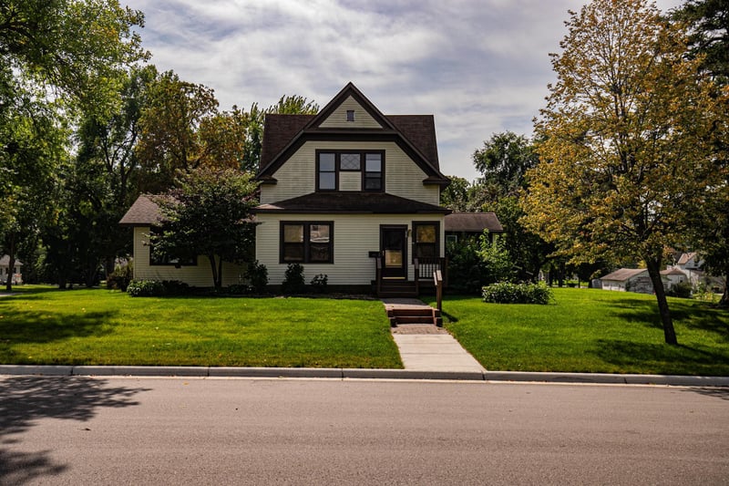 301 E Depue Ave, Olivia, MN 56277