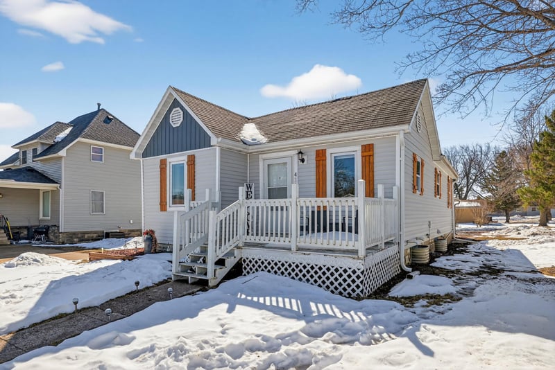 411 South St, West Concord, MN 55985