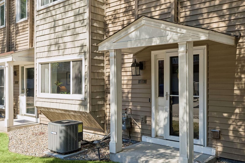 438 Pondridge Cir, Wayzata, MN 55391