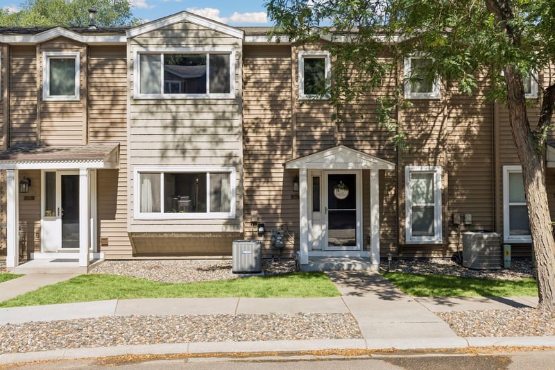 438 Pondridge Cir, Wayzata, MN 55391