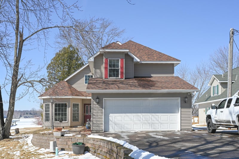 27180 Lakewood Dr NW, Isanti, MN 55040