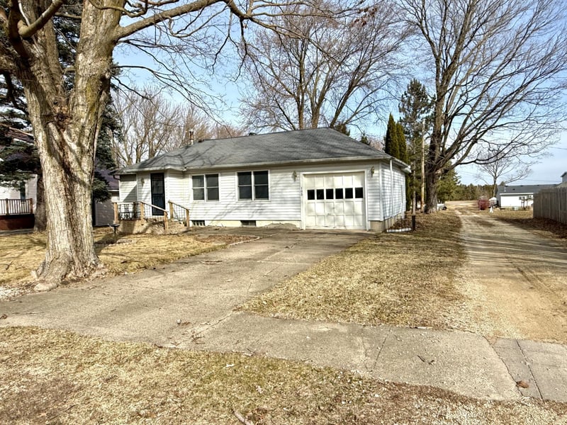 105 3rd Ave NW, Grand Meadow, MN 55936