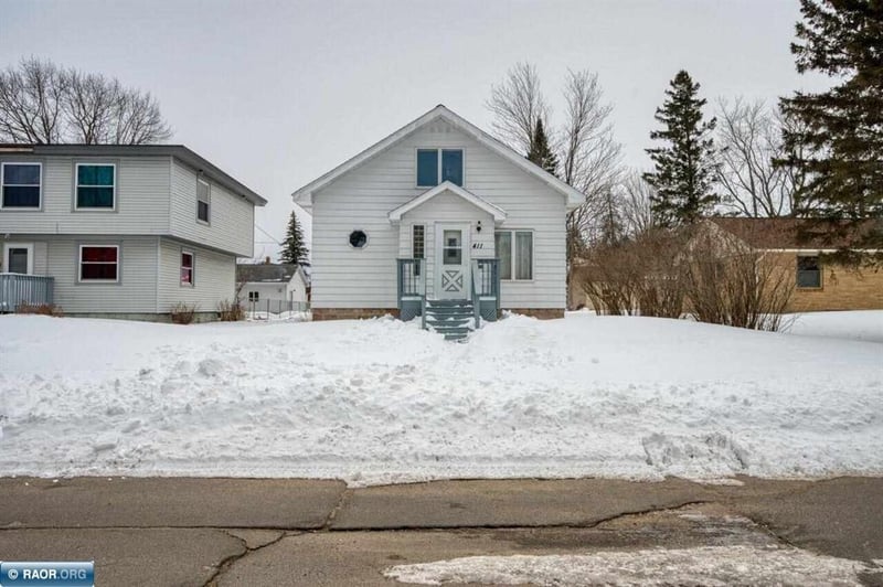 411 9th St NW, Chisholm, MN 55719