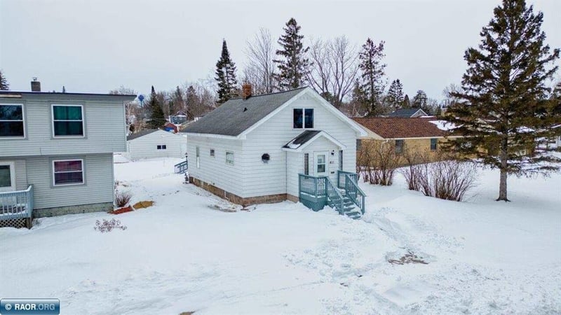 411 9th St NW, Chisholm, MN 55719