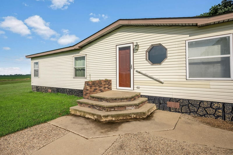 1734 40th St, Ceylon, MN 56121