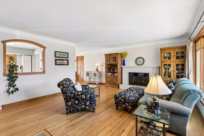 1965 Autumn St, Falcon Heights, MN 55113