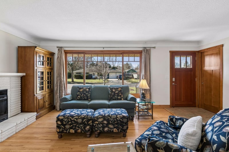 1965 Autumn St, Falcon Heights, MN 55113
