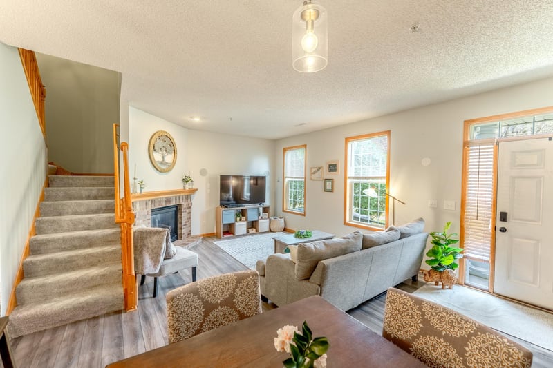 1586 Woodlynn Ave #2, Maplewood, MN 55109