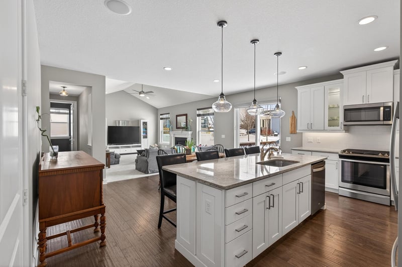 303 Primrose Pa N, Bayport, MN 55003