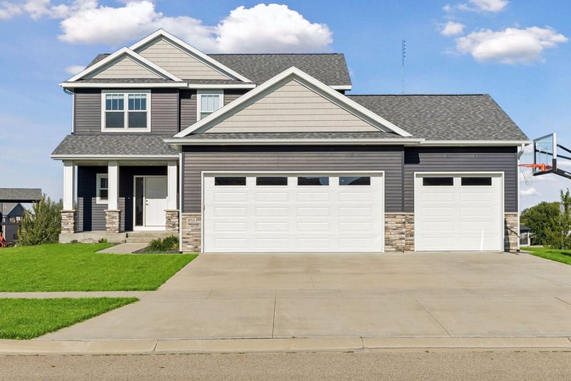 855 Towne Dr NE, Byron, MN 55920
