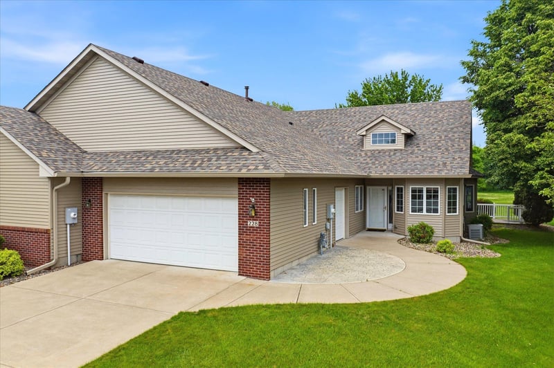 228 Goldfinch Ln, Clearwater, MN 55320