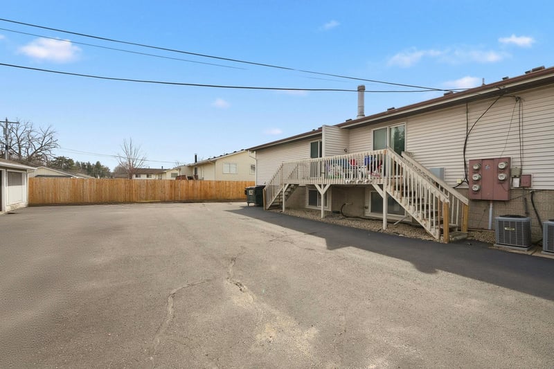 2269 11th Ave E, North Saint Paul, MN 55109
