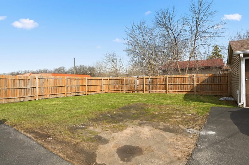 2269 11th Ave E, North Saint Paul, MN 55109