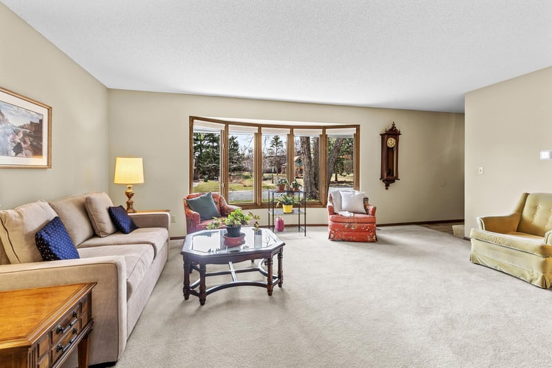 1181 Karth Lake Dr, Arden Hills, MN 55112