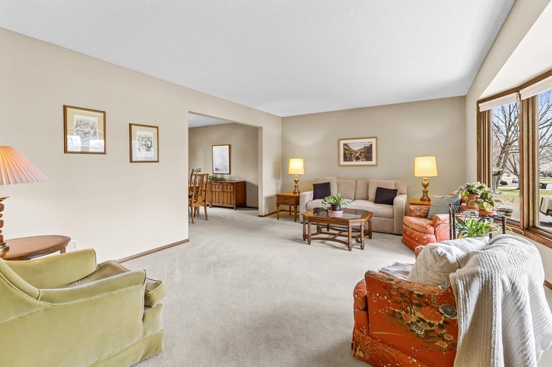 1181 Karth Lake Dr, Arden Hills, MN 55112