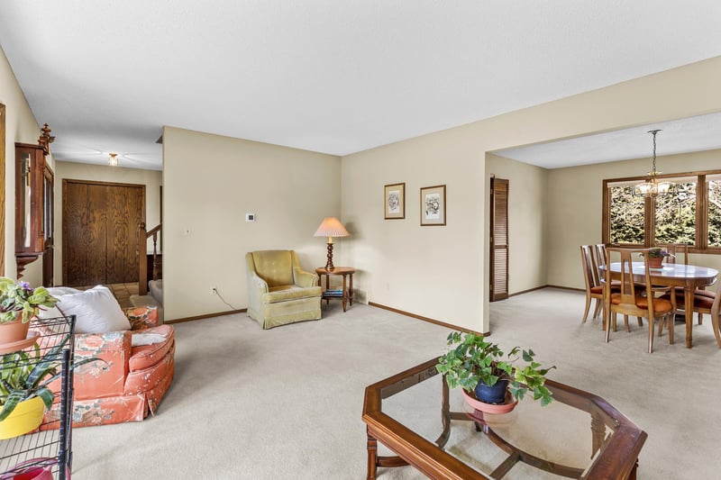 1181 Karth Lake Dr, Arden Hills, MN 55112