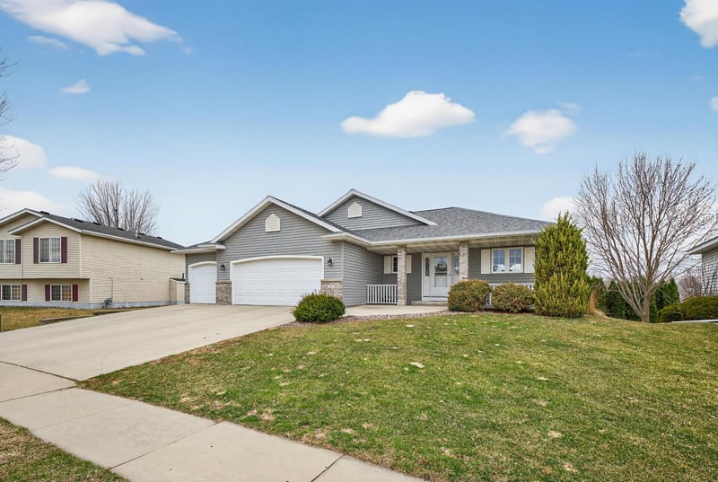 607 12th Ave NE, Stewartville, MN 55976