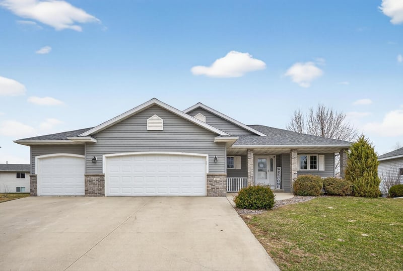 607 12th Ave NE, Stewartville, MN 55976