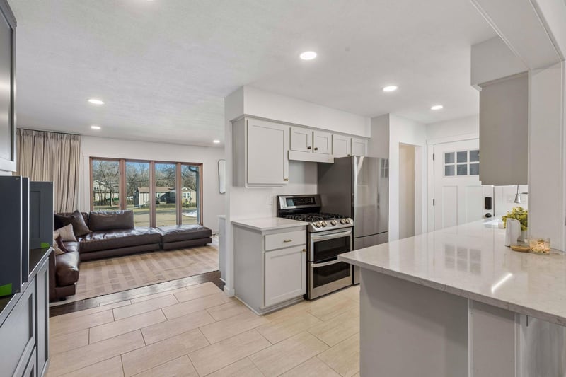 25835 Wild Rose Ln, Excelsior, MN 55331