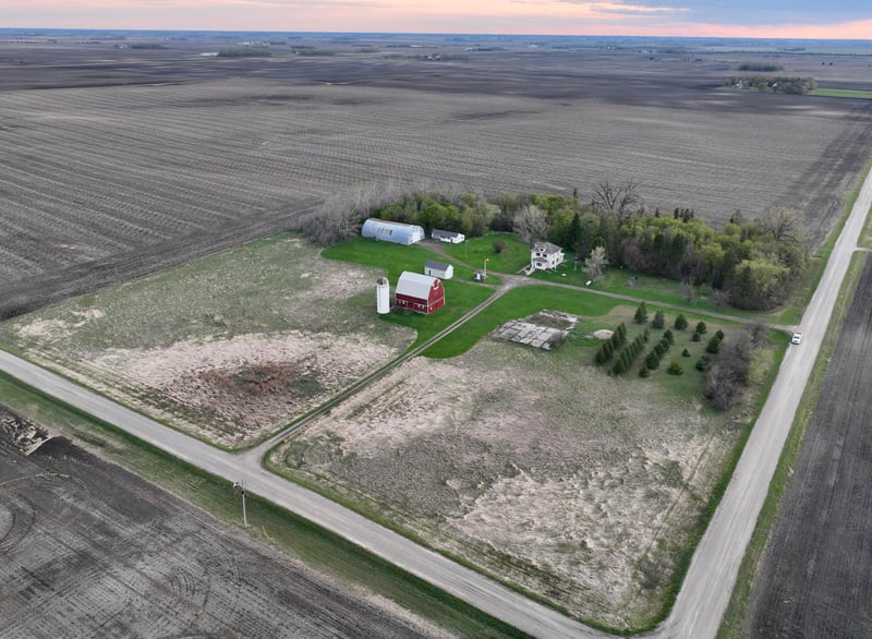 79955 360th St, Olivia, MN 56277