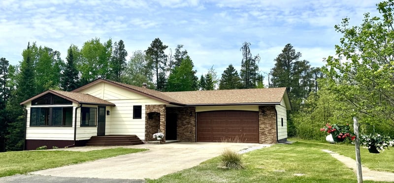 56072 350th St, Warroad, MN 56763