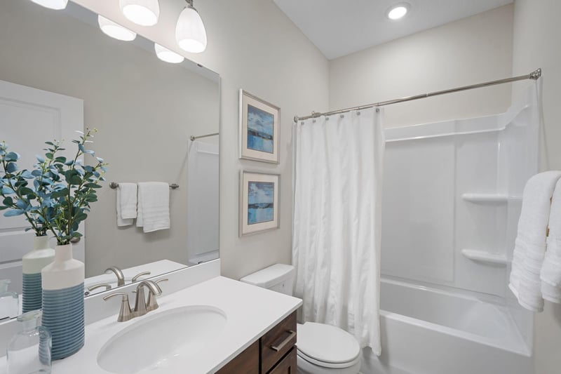 17755 Ellsworth Dr, Lakeville, MN 55044