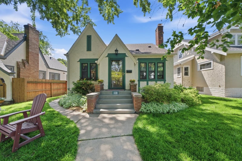 529 Saratoga St S, Saint Paul, MN 55116