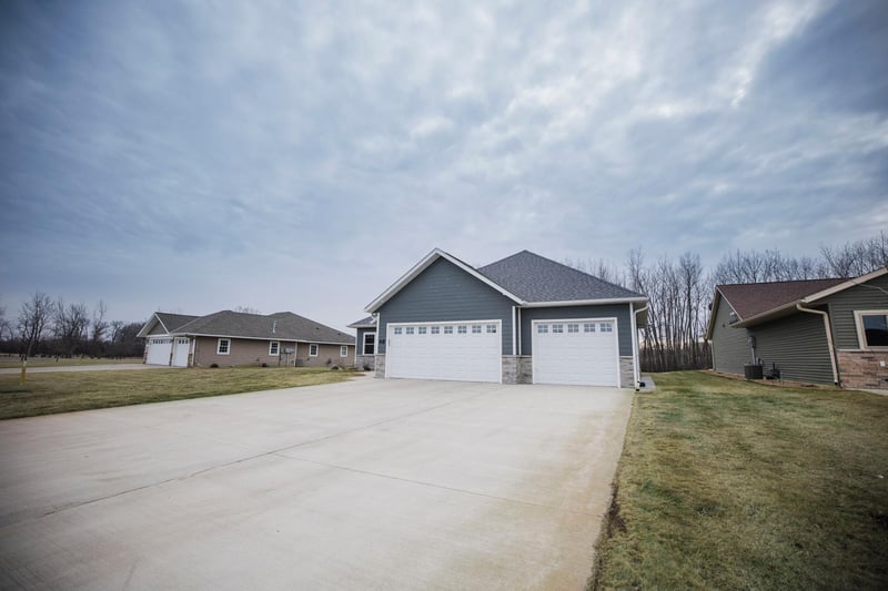 7 Rileys River Rd, Morris, MN 56267