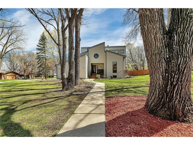 2022 Hillcrest Dr, Saint Cloud, MN 56303