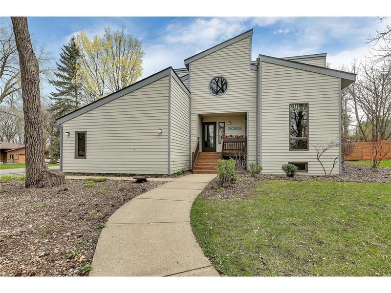 2022 Hillcrest Dr, Saint Cloud, MN 56303