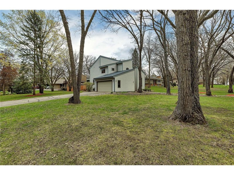 2022 Hillcrest Dr, Saint Cloud, MN 56303