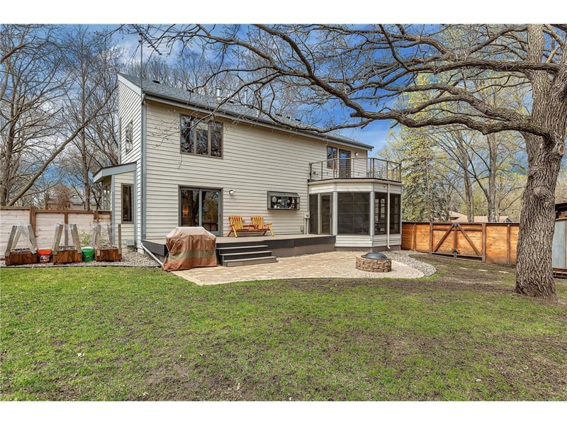 2022 Hillcrest Dr, Saint Cloud, MN 56303