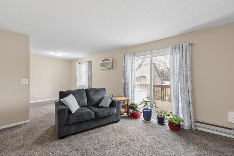 3 Somerset Dr, Waconia, MN 55387