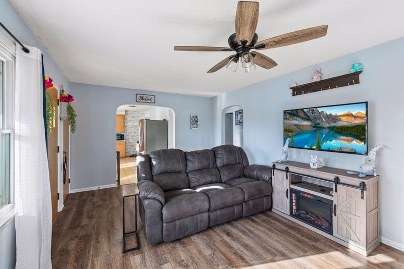 211 Hickory St S, Lester Prairie, MN 55354