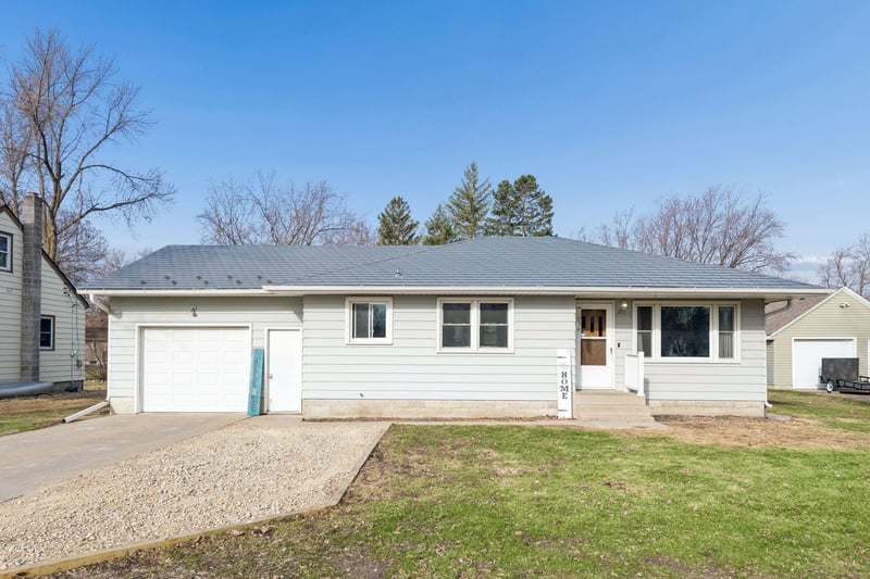 211 Hickory St S, Lester Prairie, MN 55354