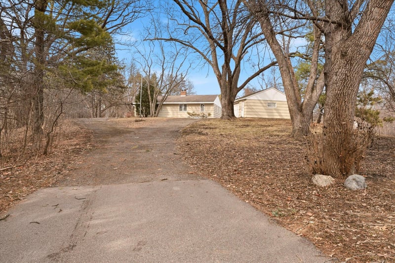 6300 Valley View Rd, Edina, MN 55436